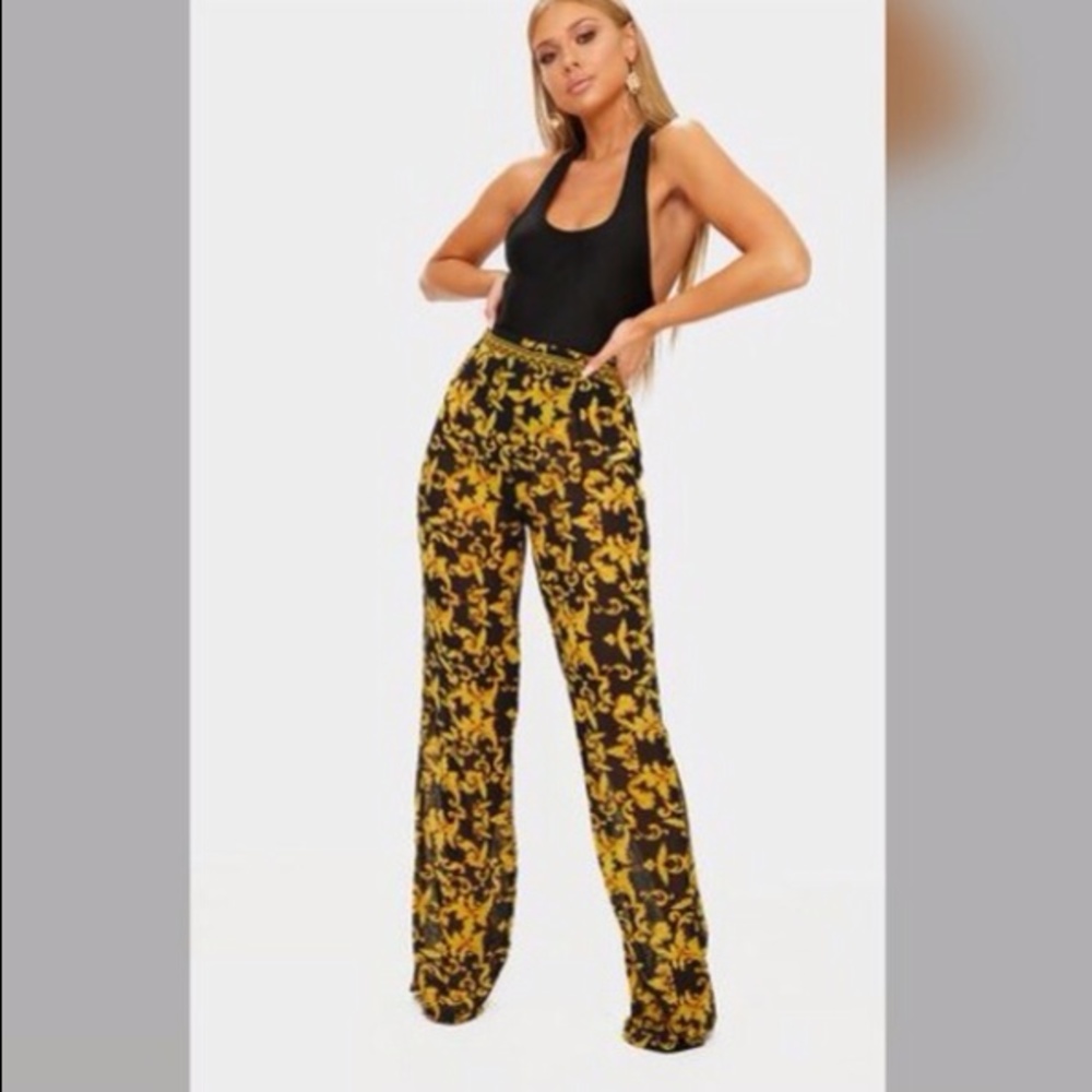 PRETTY LITTLE THING BLACK CHAIN PRINT BEACH FLARES